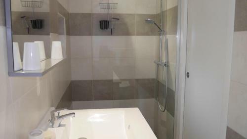 Holiday Home Crozon - Bre06110h-f