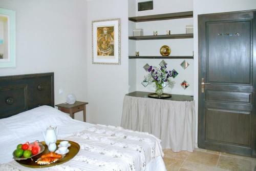 Cuers Villa Sleeps 12 With Pool Air Con And Wifi
