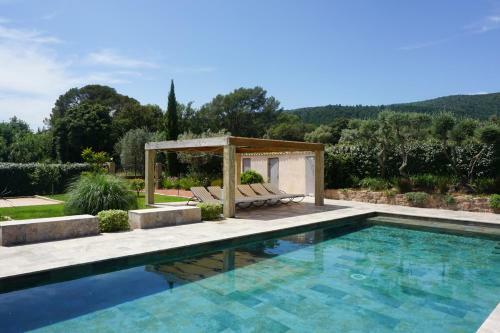 Cuers Villa Sleeps 12 With Pool Air Con And Wifi