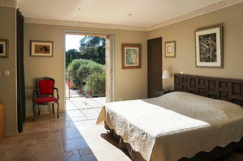 Cuers Villa Sleeps 12 With Pool Air Con And Wifi