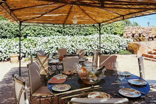 Cuers Villa Sleeps 12 With Pool Air Con And Wifi