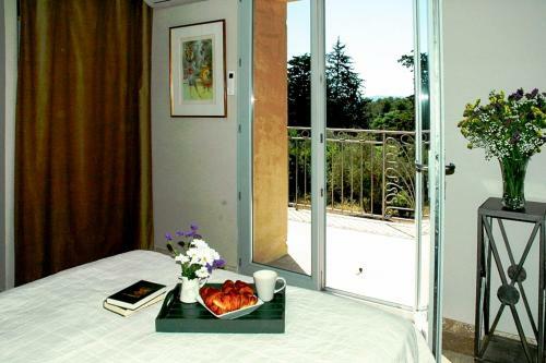 Cuers Villa Sleeps 12 With Pool Air Con And Wifi