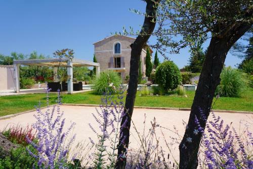 Cuers Villa Sleeps 12 With Pool Air Con And Wifi