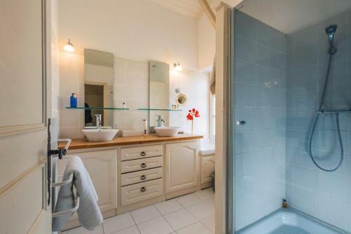 Flaujagues Villa Sleeps 8 Wifi