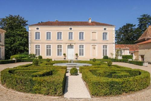 Filouane Chateau Sleeps 16 Pool Wifi