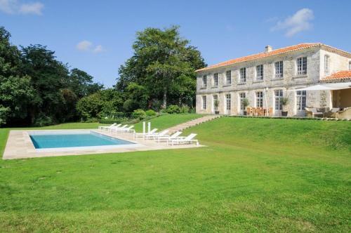 Filouane Chateau Sleeps 16 Pool Wifi
