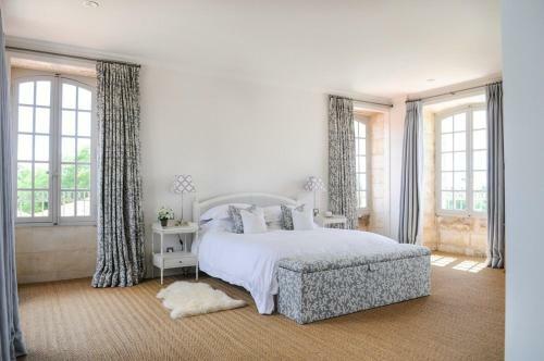Filouane Chateau Sleeps 16 Pool Wifi