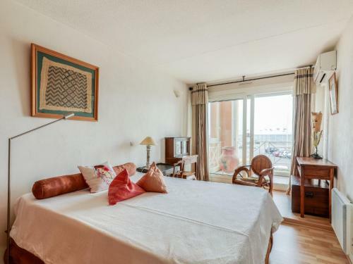 Apartment Cap Hermes-4