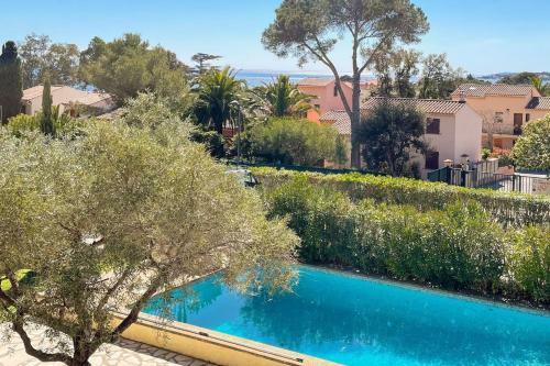 House With Swimming Pool 250m From The Sea