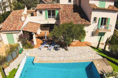 House With Swimming Pool 250m From The Sea