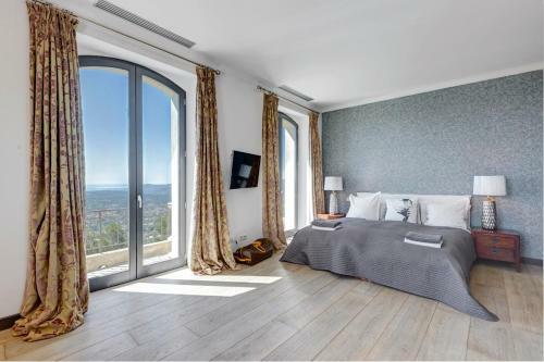 Grasse Villa Sleeps 8 With Pool And Air Con