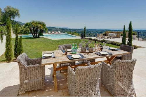 Grasse Villa Sleeps 8 With Pool And Air Con
