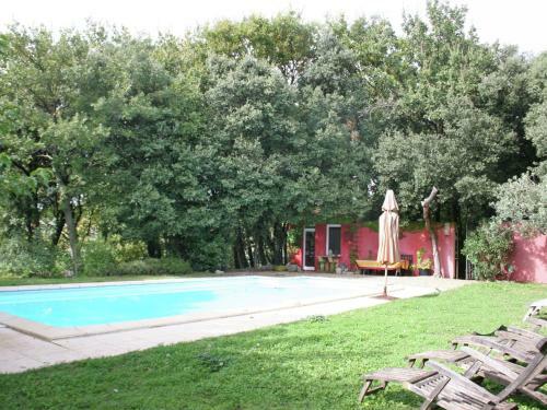 Spacious Mansion In Grignan With Swimming Pool