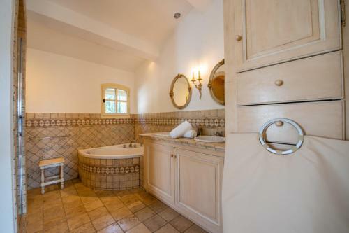 Elegant Village House In Grimaud