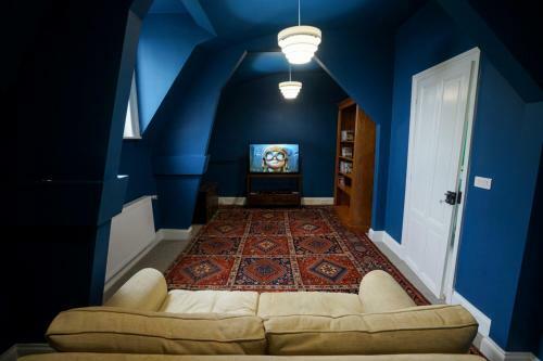 Hallines Chateau Sleeps 26 Wifi