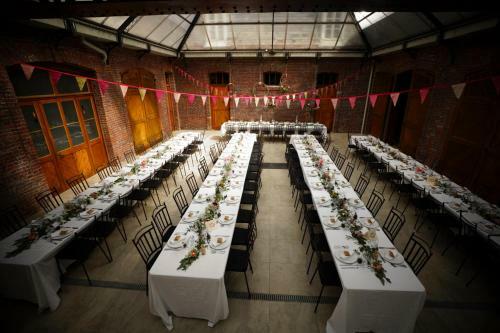 Hallines Chateau Sleeps 26 Wifi