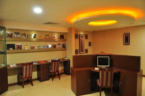 Al Bahjah Hotel