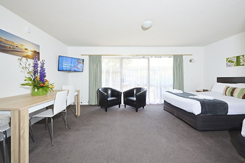 Cobblestone Court Motel