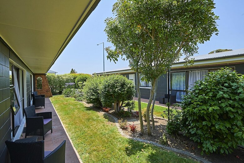 Cobblestone Court Motel