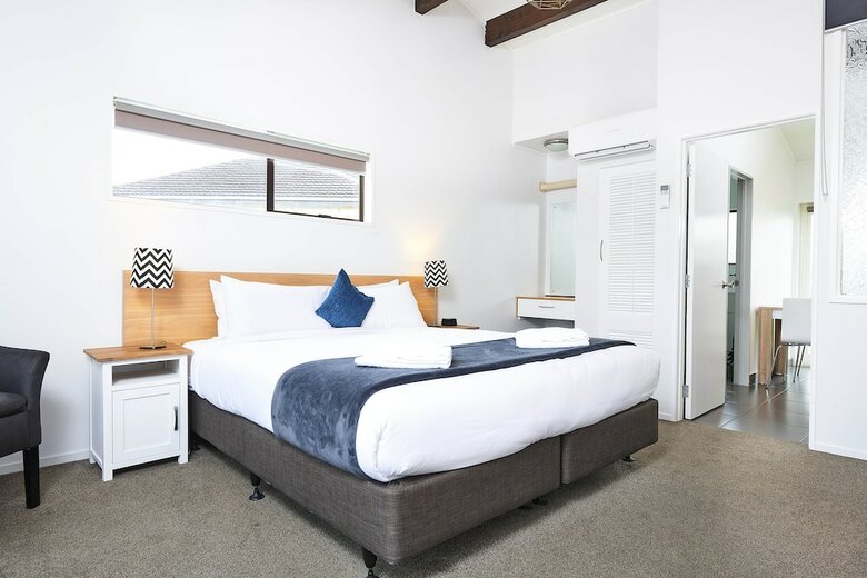 Cobblestone Court Motel