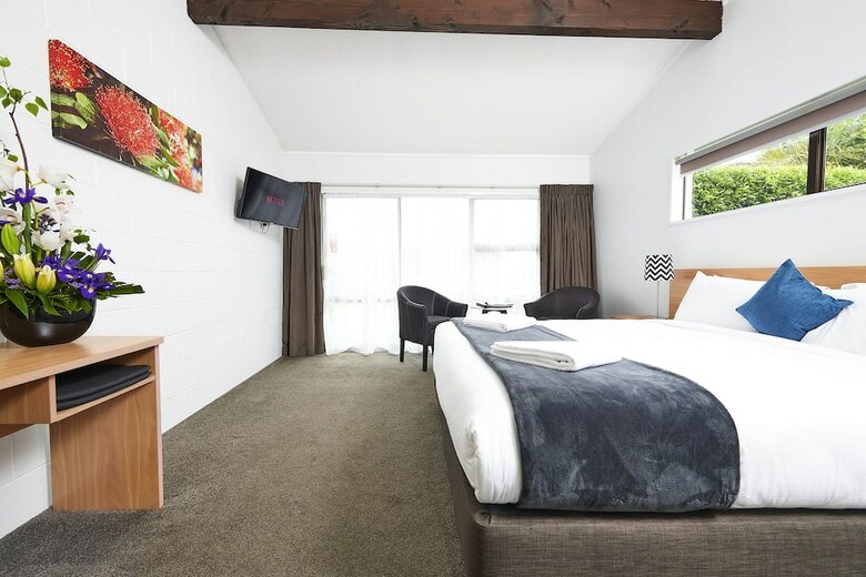 Cobblestone Court Motel