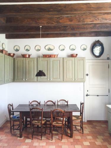 La Garnache Villa Sleeps 20 With Pool And Wifi
