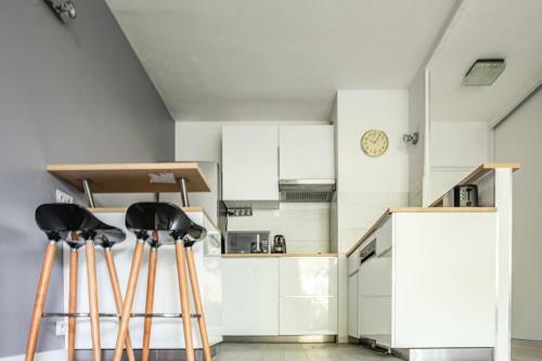 Quiet Apartment With Pool 10min From The Beaches