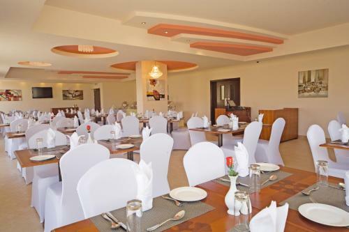Muscat Dunes Hotel