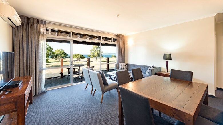 Suncourt Hotel & Conference Centre