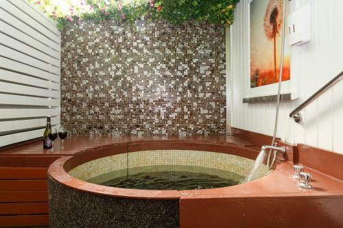 Lakefront Motor Lodge Thermal Spa