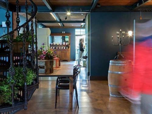 The Narrows Landing Hotel