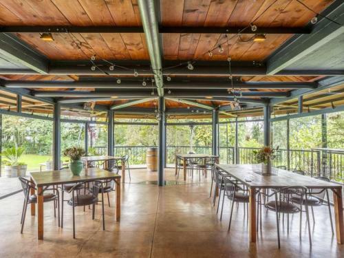 The Narrows Landing Hotel