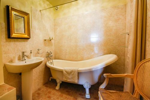 Grand Villa Overlooking Cannes And The Sea.