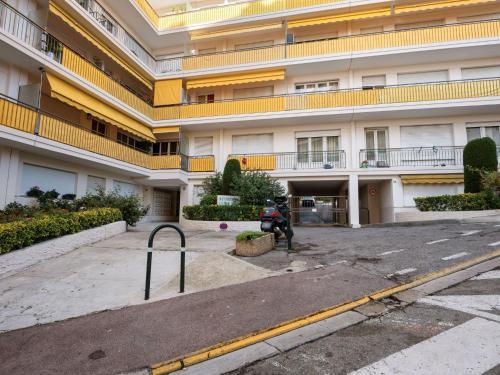 Modern Apartment In Le Cannet Near Centre