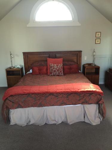 Hostal English Tudor House