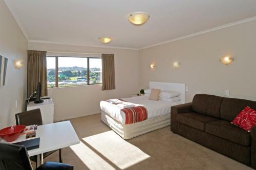 Airport Harbour View Motel