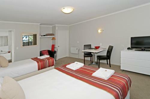 Airport Harbour View Motel