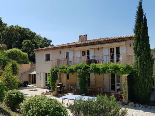 Captivating Villa In Le Plan-de-la-tour With Swimming Pool