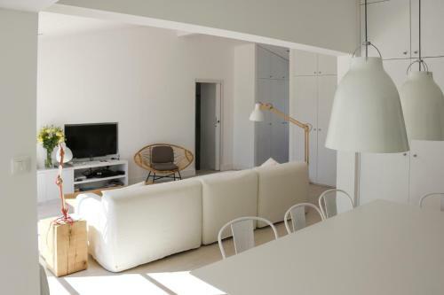 Les Portes-en-re Villa Sleeps 6 With Pool