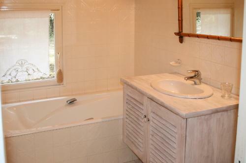 Les Portes-en-re Villa Sleeps 12