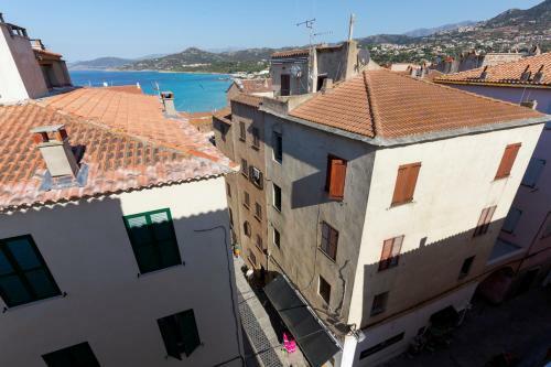 L'ile-rousse Villa Sleeps 2 With Air Con And Wifi
