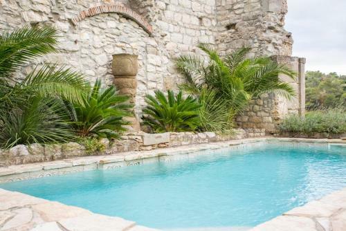 Limousis Chateau Sleeps 12 Pool Wifi