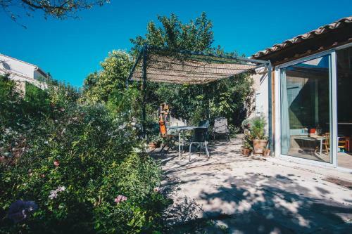 Apartamento Stunning Loft With Garden And Pool Ideal Location