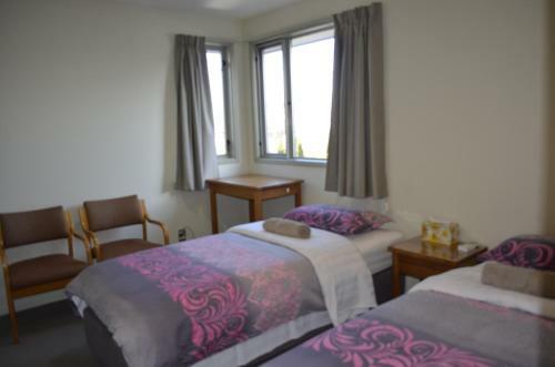 Bed & Breakfast M&y Airport Guest House (red)