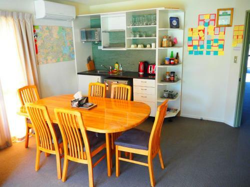 Bed & Breakfast M&y Airport Guest House (red)