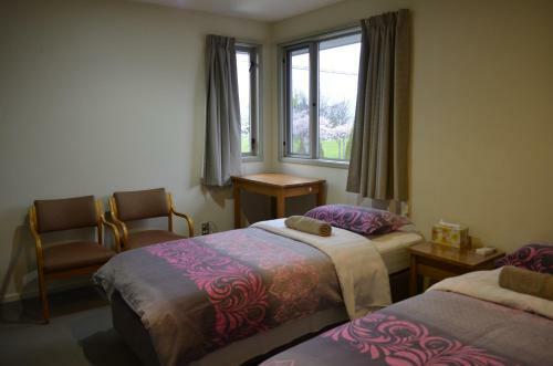 Bed & Breakfast M&y Airport Guest House (red)