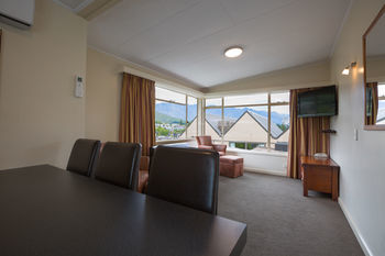 33 Lomond Lodge Motel & Apartments