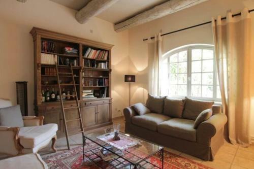 Beautiful Provencal House With A Pool
