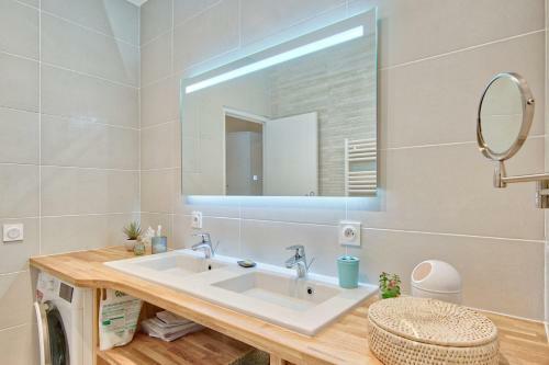 Major In Marseille Furnished Apartment