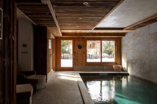 Chalet Wood
